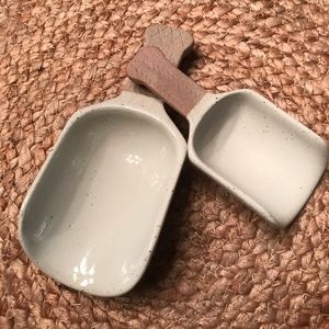 💥💥Set/2 Stone Ware Scoops💥💥